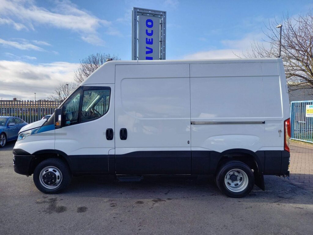 Iveco Daily 3.0 CNG 14V 40C 3520L MWB High Roof Euro 6 5dr (DRW)