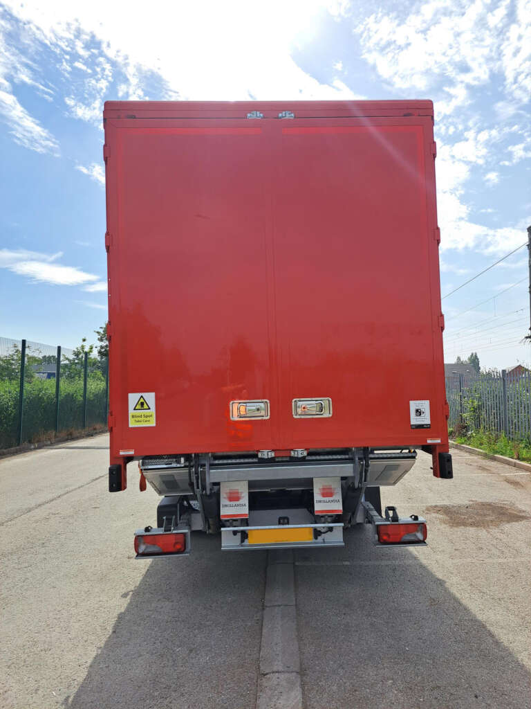 Iveco S-WAY 26T Curtainside