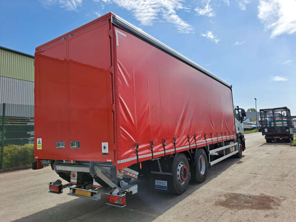 Iveco S-WAY 26T Curtainside