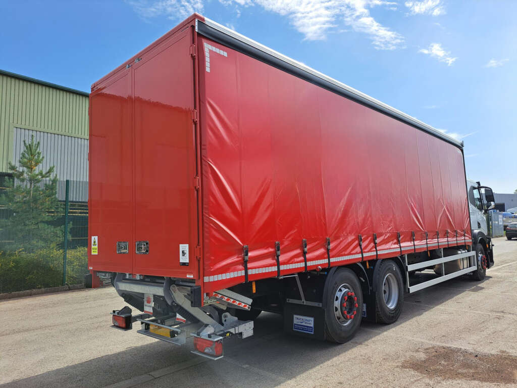 Iveco S-WAY 26T Curtainside