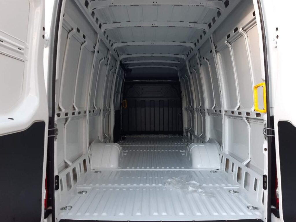 Iveco Daily 3.0D HPI 18V Business 50C 3520 Panel Van 5dr Diesel HiMatic MWB Euro 6 (DRW) (180 ps)