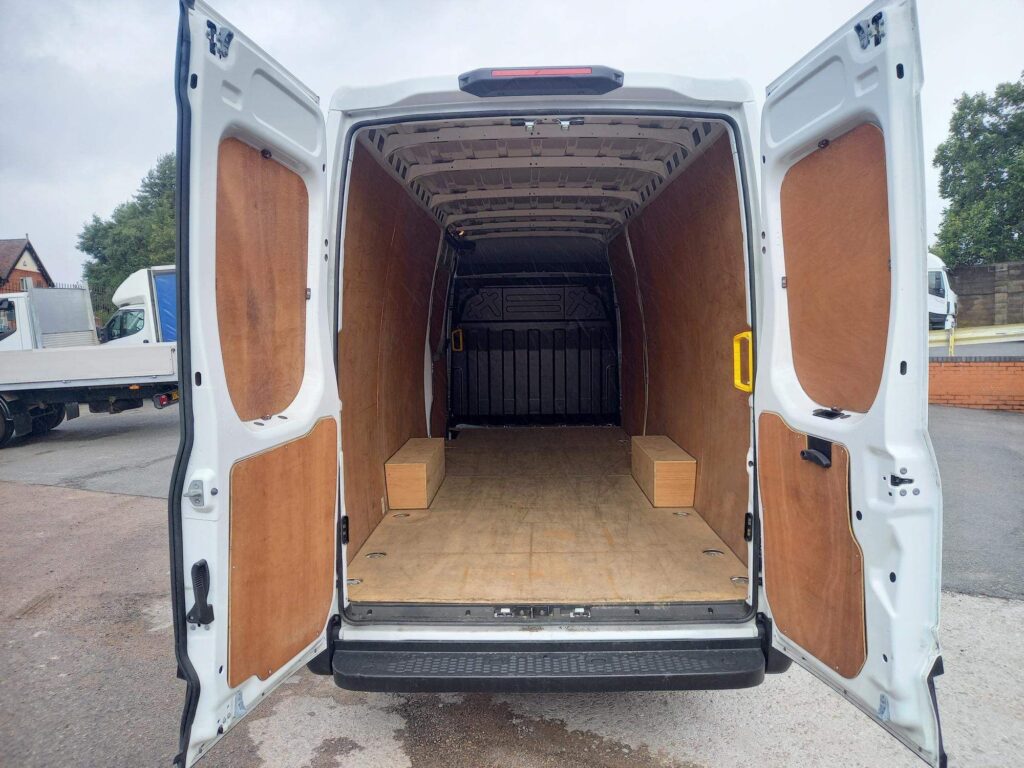 Iveco Daily 2.3D HPI 14V Business 35C 4100 LWB High Roof Euro 6 (s/s) 5dr (DRW)