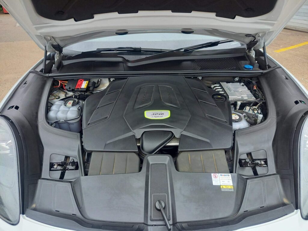 Porsche Cayenne 3.0 V6 E-Hybrid 14.1kWh TiptronicS 4WD Euro 6 (s/s) 5dr (3.6kW Charger)
