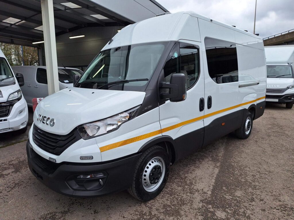 Iveco Daily 35S14 3520L H2 Roof Welfare Van