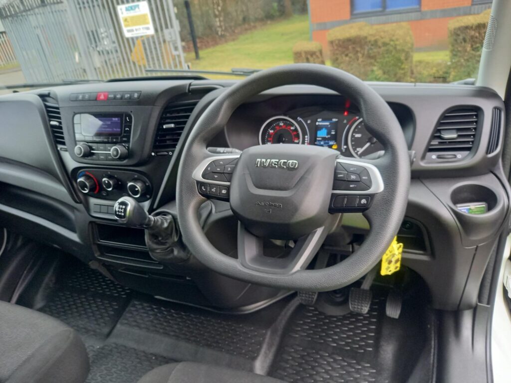 Iveco Daily 2.3D HPI 14V Business 35S 3520L MWB High Roof Euro 6 (s/s) 5dr