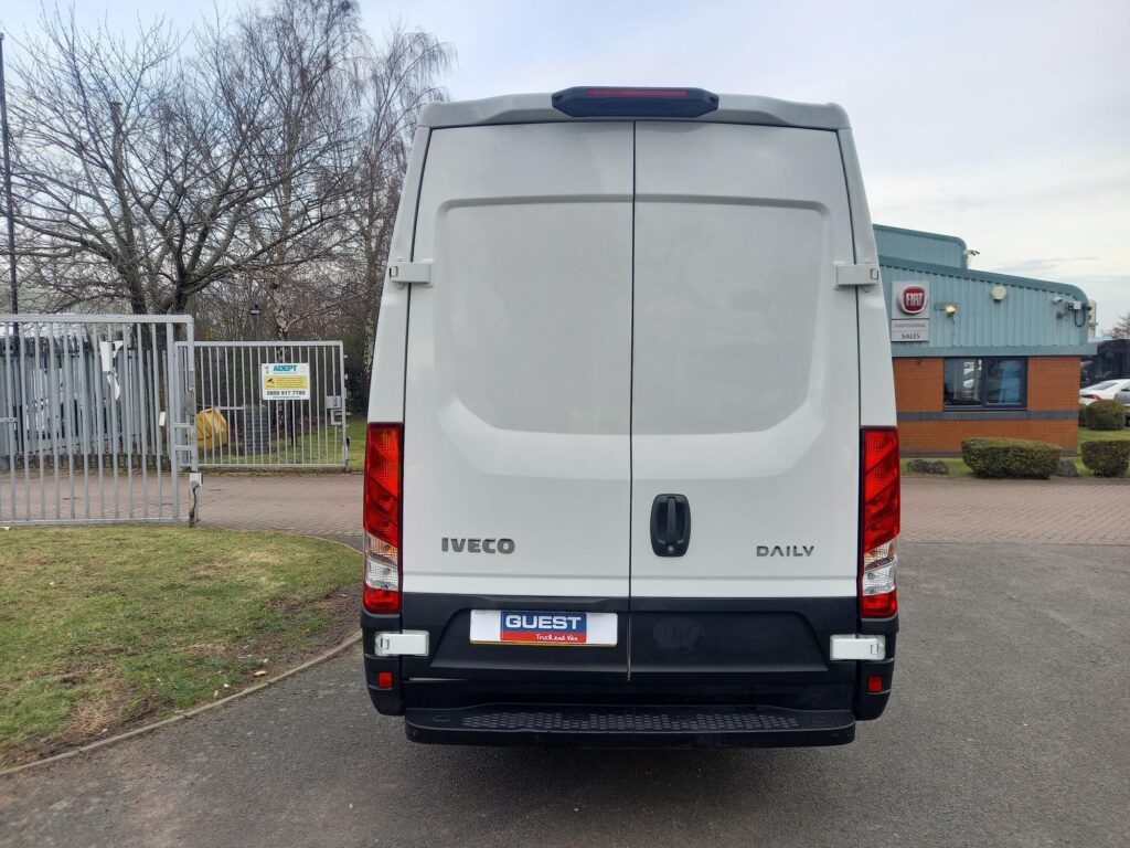 Iveco Daily 2.3D HPI 14V Business 35S 3520L MWB High Roof Euro 6 (s/s) 5dr