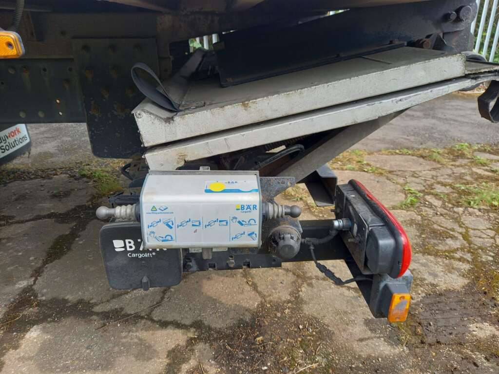 Iveco Eurocargo 180E 250 18T 250HP 28ft Box & Taillift