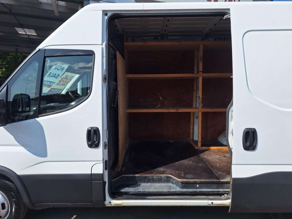 IVECO Daily 35C18 3520L Van