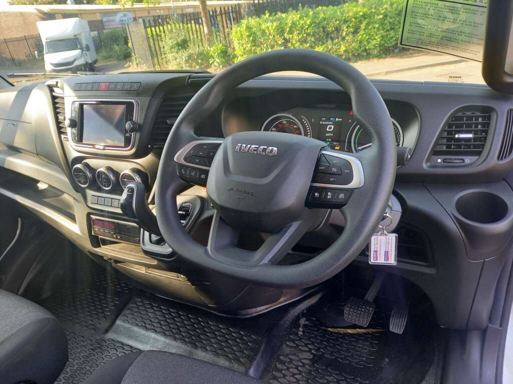IVECO DAILY 72C14E ELECTRIC BOX AND TAILLIFT