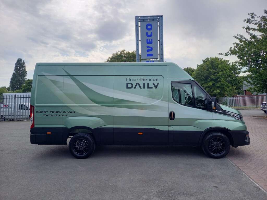 IVECO DAILY 35S16 160 HP AUTO 3520L PANEL VAN