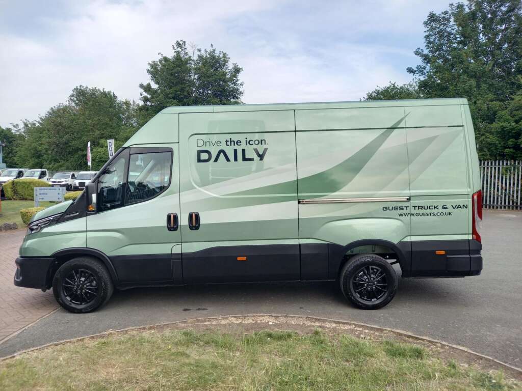 IVECO DAILY 35S16 160 HP AUTO 3520L PANEL VAN