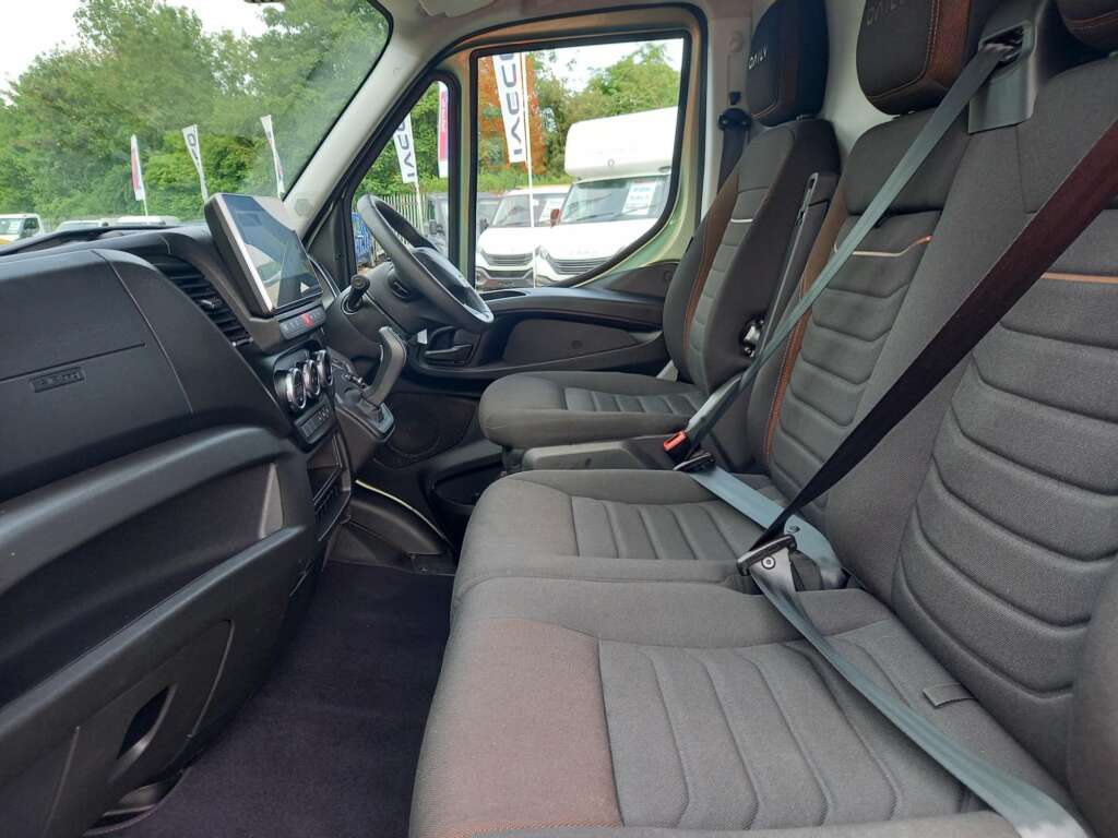 IVECO DAILY 35S16 160 HP AUTO 3520L PANEL VAN