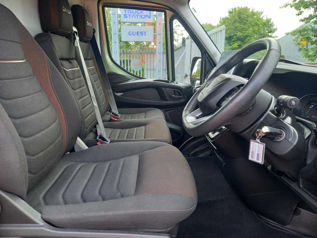 IVECO DAILY 35S16 160 HP AUTO 3520L PANEL VAN