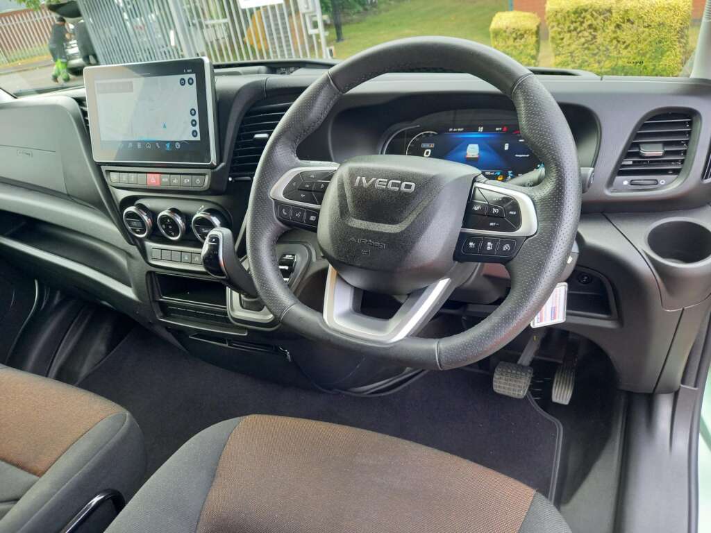 IVECO DAILY 35S16 160 HP AUTO 3520L PANEL VAN