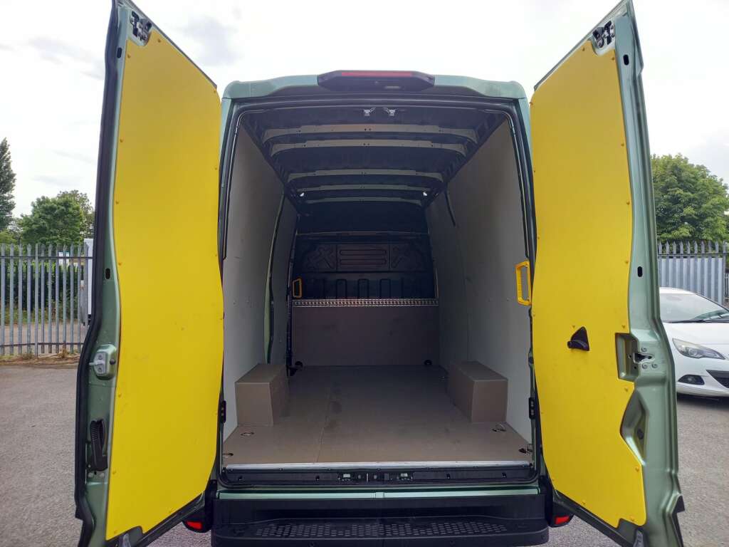 IVECO DAILY 35S16 160 HP AUTO 3520L PANEL VAN