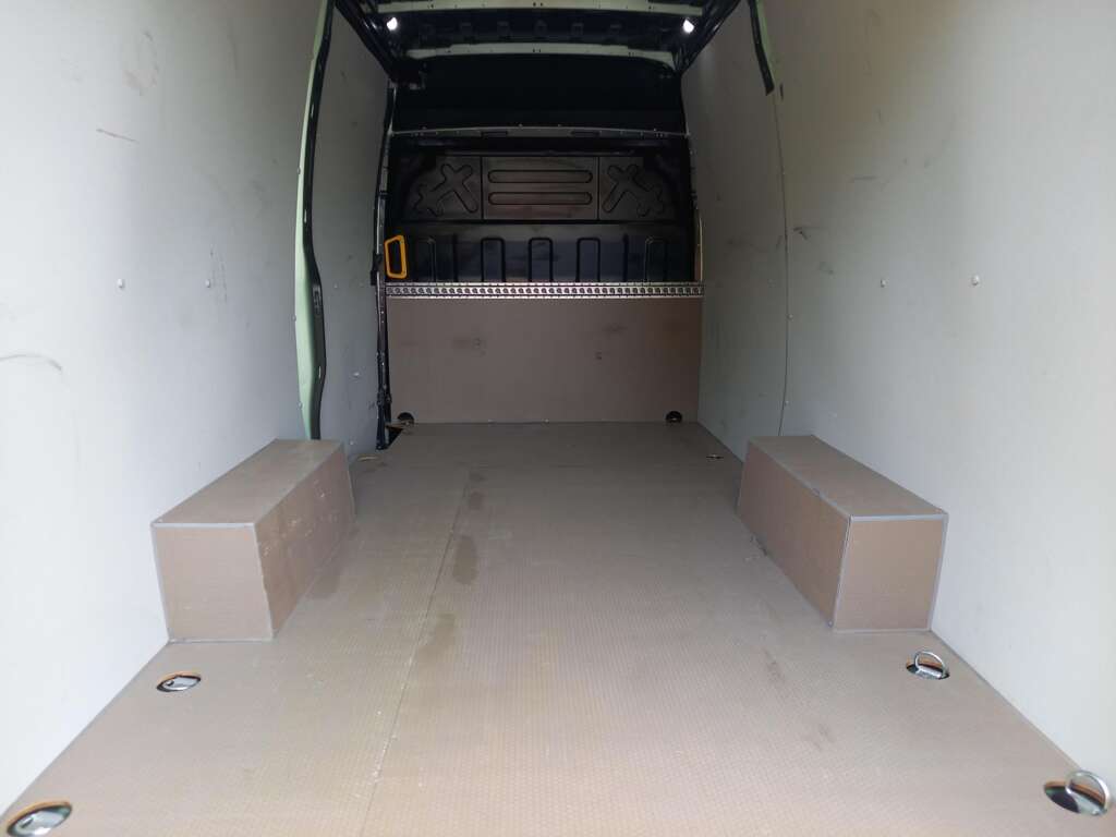 IVECO DAILY 35S16 160 HP AUTO 3520L PANEL VAN