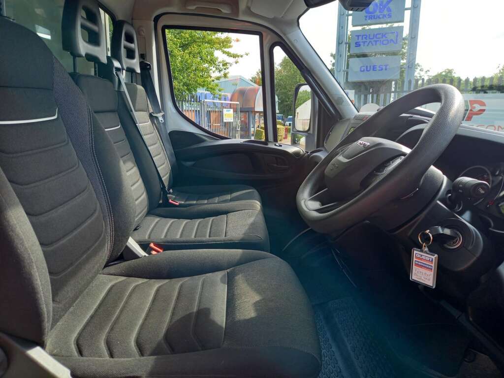 IVECO DAILY 70C18 180HP HI-MATIC BOX & TAILLIFT