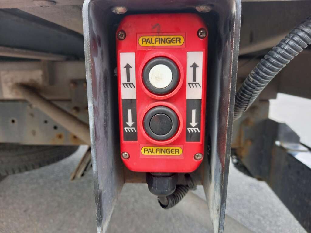 IVECO DAILY 70C18 180HP HI-MATIC BOX & TAILLIFT