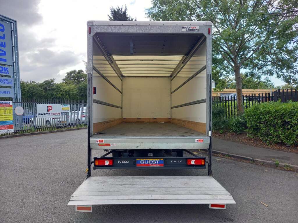 IVECO DAILY 70C18 180HP HI-MATIC BOX & TAILLIFT