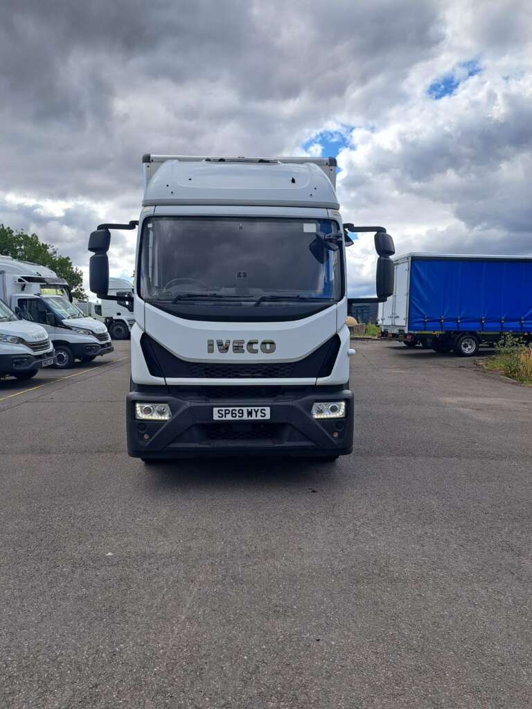 Iveco Eurocargo 180E 250 18T 250HP 28ft Box & Taillift