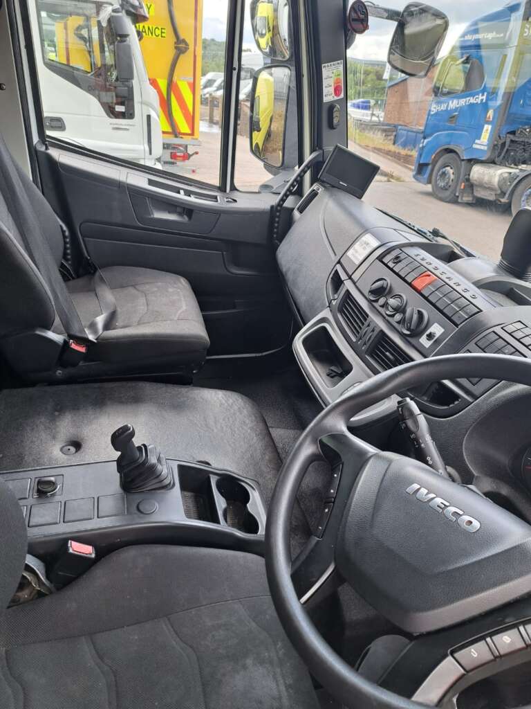 Iveco Eurocargo 180E 250 18T 250HP 28ft Box & Taillift