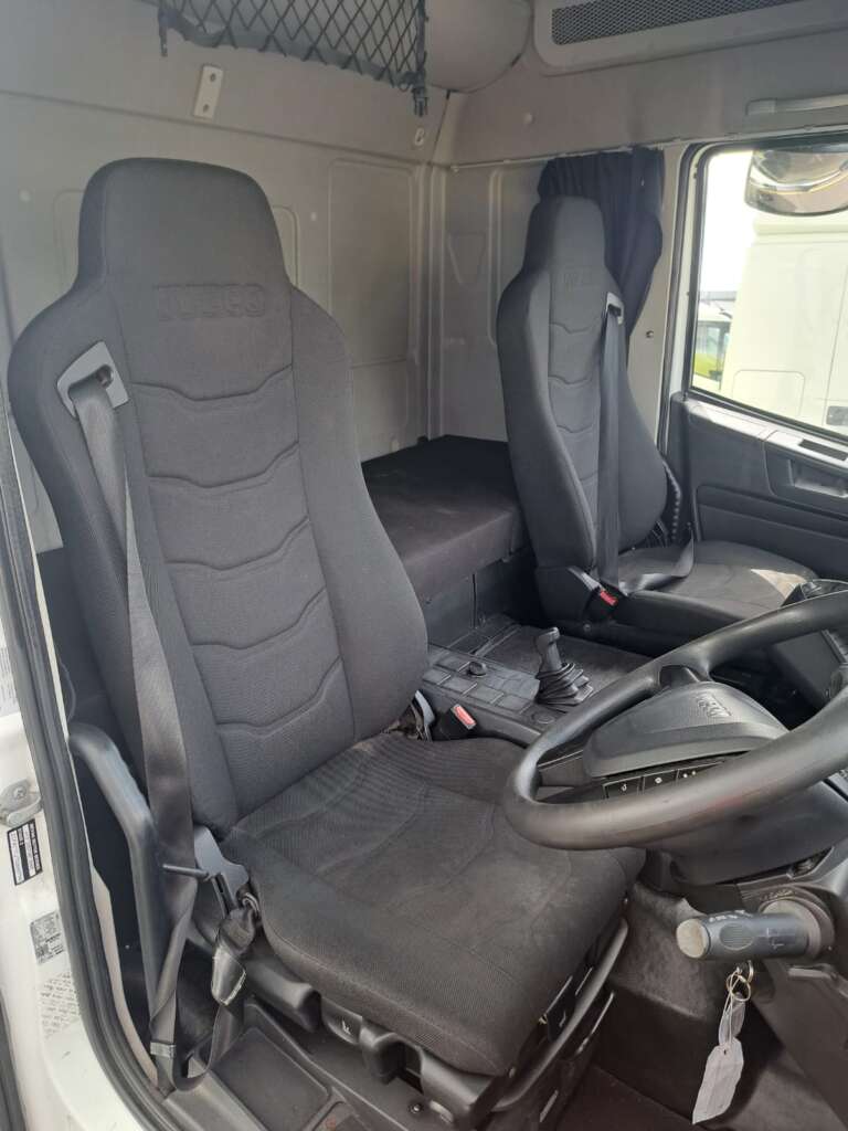 Iveco Eurocargo 180E 250 18T 250HP 28ft Box & Taillift