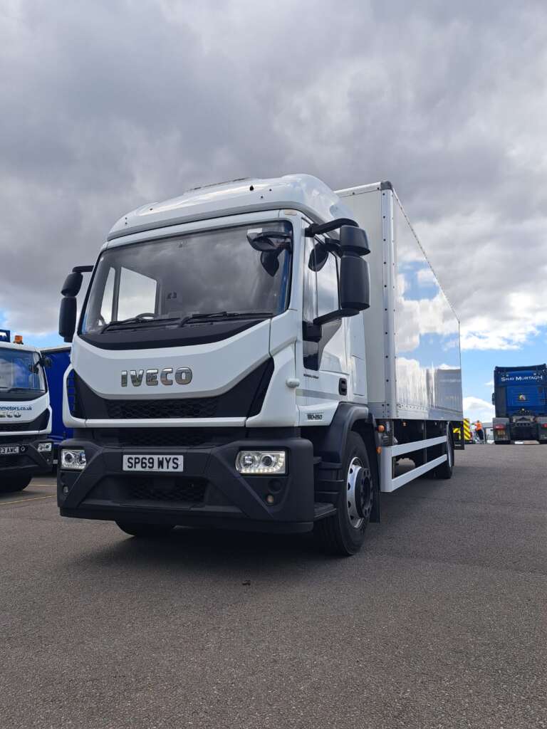 Iveco Eurocargo 180E 250 18T 250HP 28ft Box & Taillift