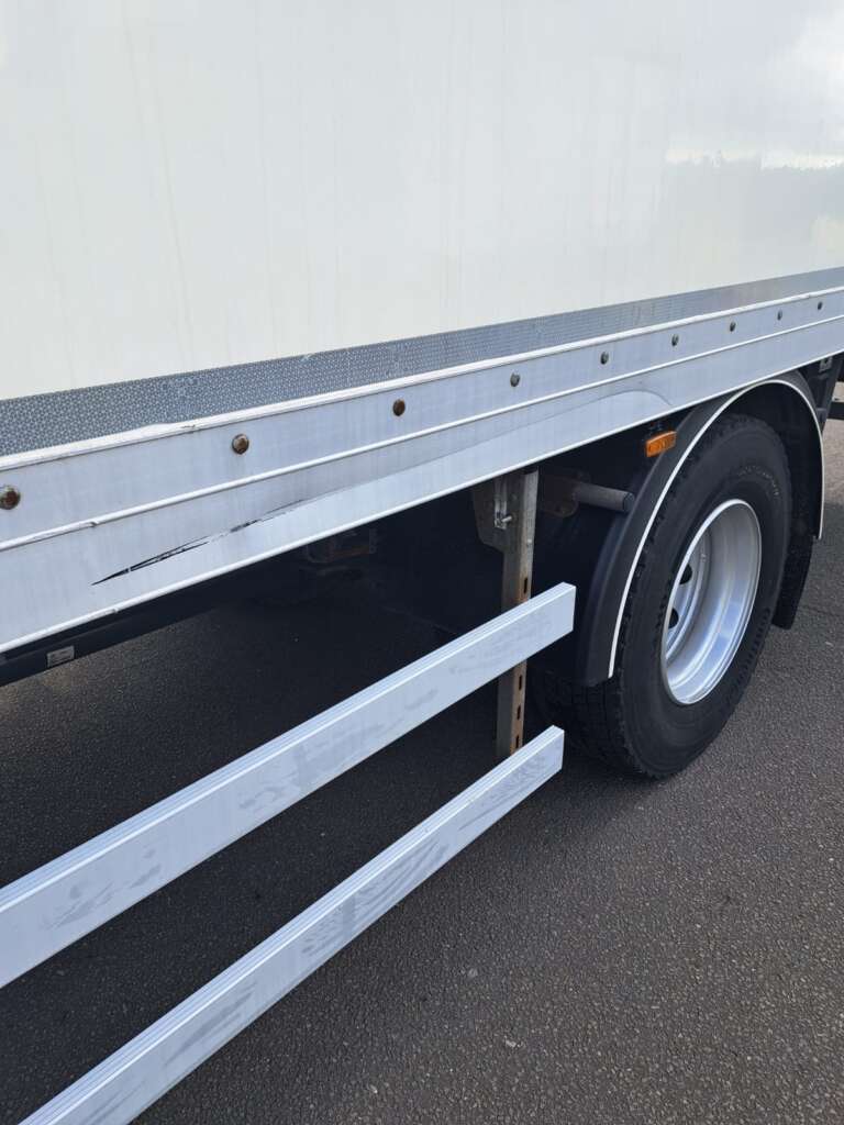 Iveco Eurocargo 180E 250 18T 250HP 28ft Box & Taillift