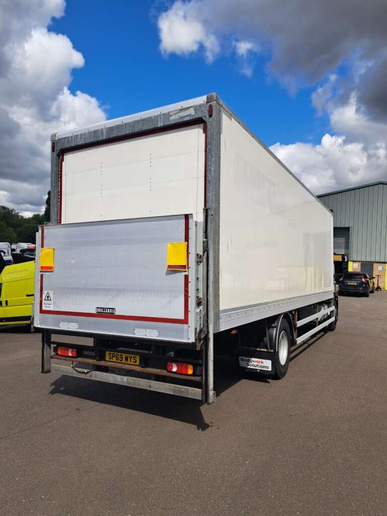 Iveco Eurocargo 180E 250 18T 250HP 28ft Box & Taillift