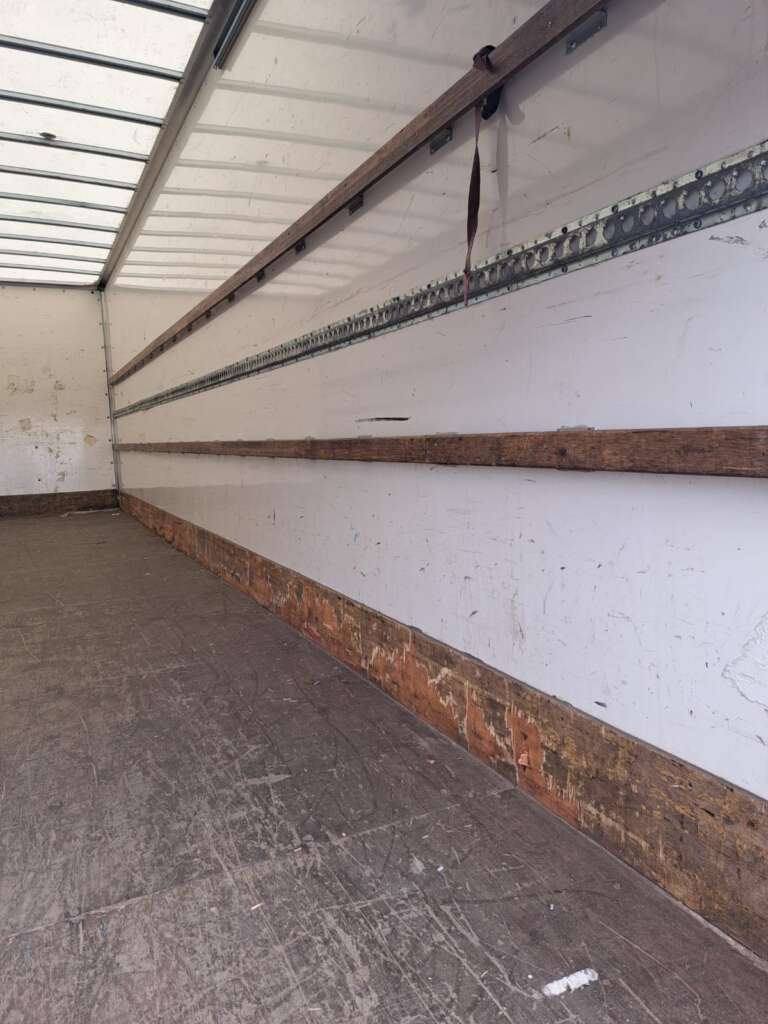 Iveco Eurocargo 180E 250 18T 250HP 28ft Box & Taillift