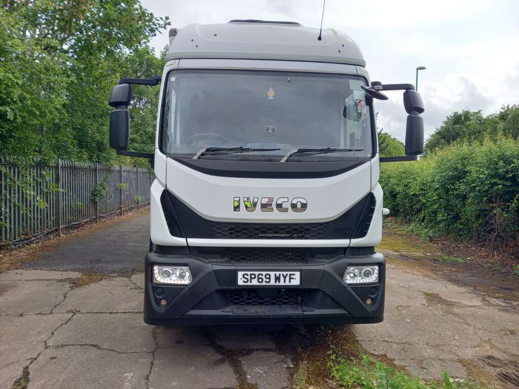 Iveco Eurocargo 180E 250 18T 250HP 28ft Box & Taillift