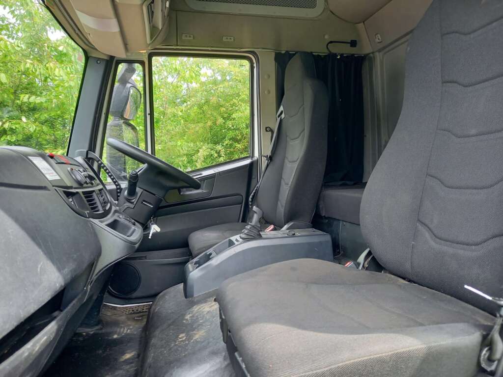 Iveco Eurocargo 180E 250 18T 250HP 28ft Box & Taillift