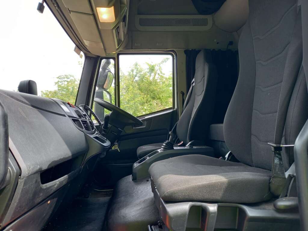 Iveco Eurocargo 180E 250 18T 250HP 28ft Box & Taillift