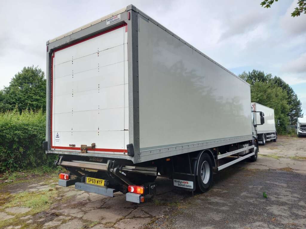 Iveco Eurocargo 180E 250 18T 250HP 28ft Box & Taillift