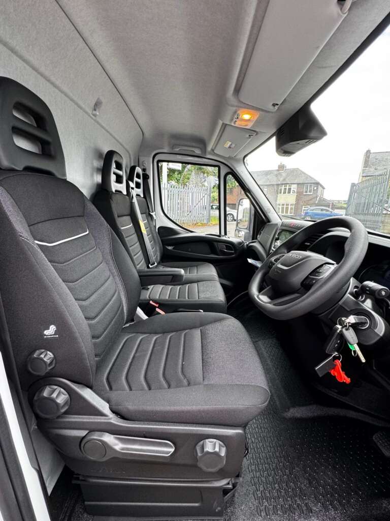 Iveco Daily 70C18HA8 Box Tail Lift