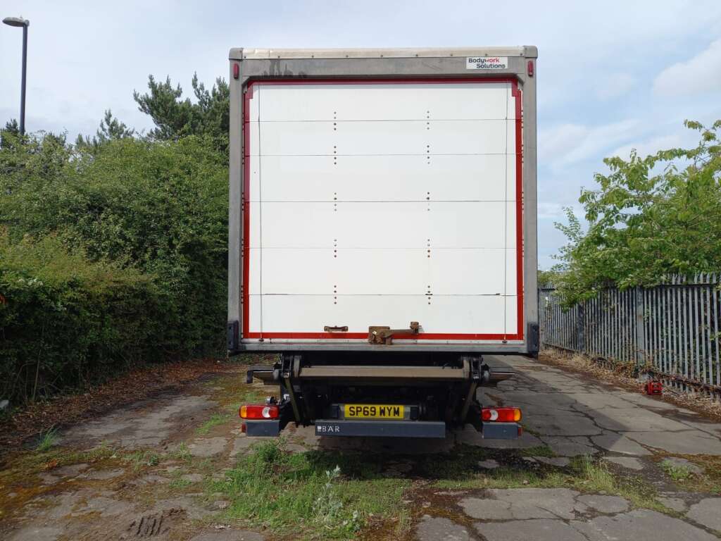 Iveco Eurocargo 180E 250 18T 250HP 28ft Box & Taillift