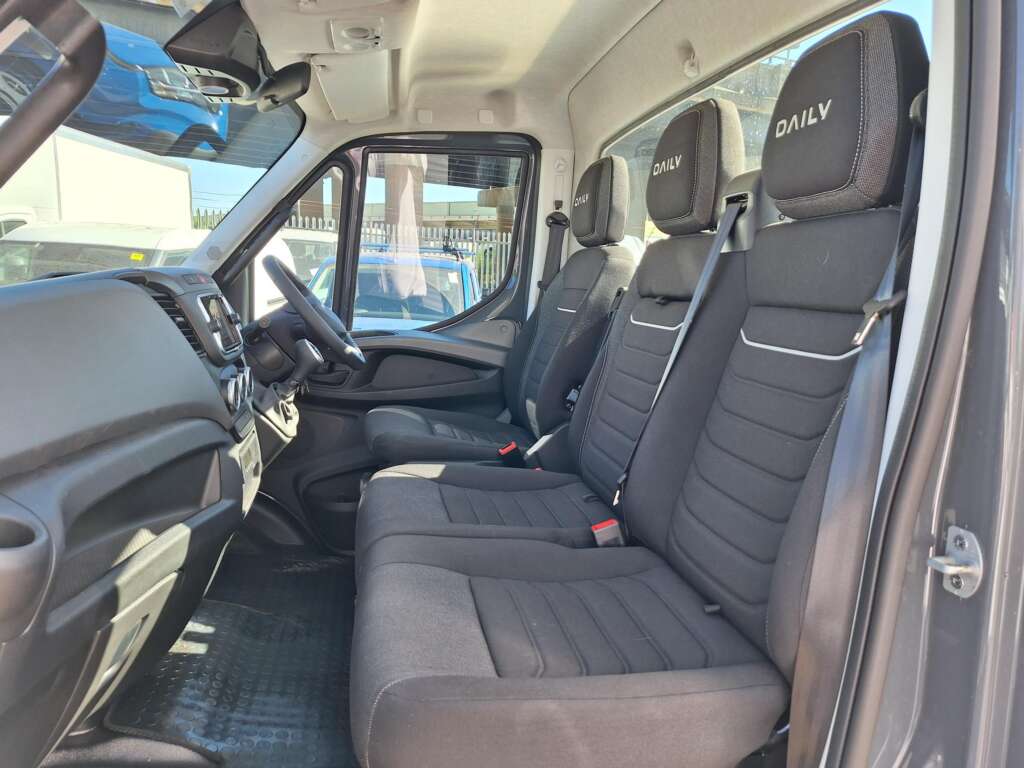 Iveco Daily 3.0D HPI 16V 50C 4350 Business HiMatic LWB Euro 6 2dr (DRW)