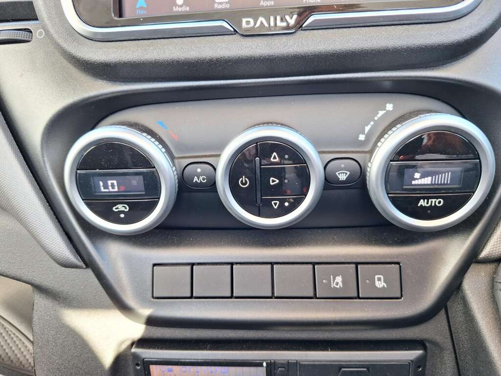 Iveco Daily 3.0D HPI 16V 50C 4350 Business HiMatic LWB Euro 6 2dr (DRW)