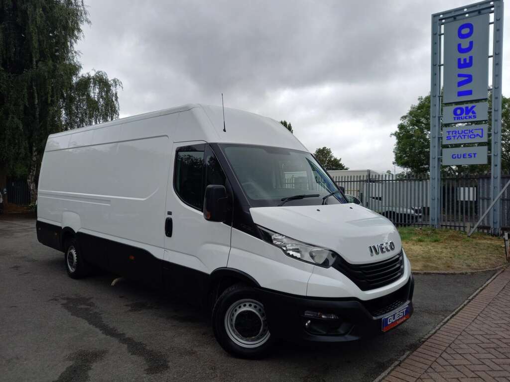 IVECO DAILY 35S14 140HP 4100WB BUSINESS PANEL VAN