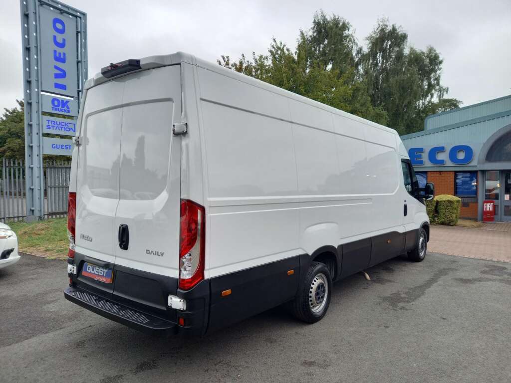 IVECO DAILY 35S14 140HP 4100WB BUSINESS PANEL VAN