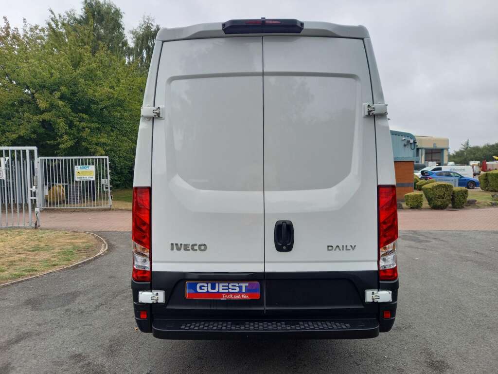 IVECO DAILY 35S14 140HP 4100WB BUSINESS PANEL VAN