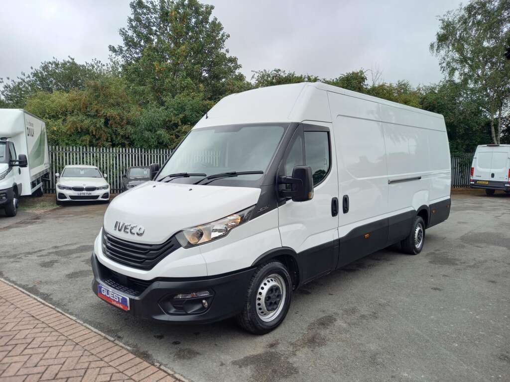 IVECO DAILY 35S14 140HP 4100WB BUSINESS PANEL VAN