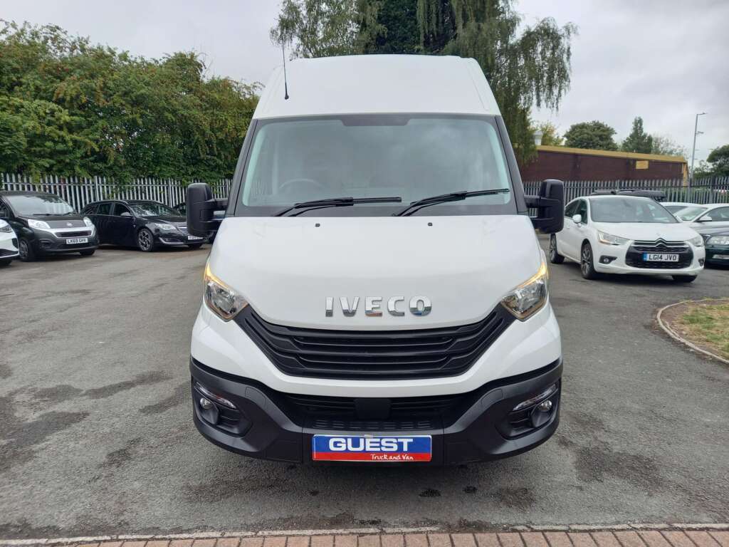 IVECO DAILY 35S14 140HP 4100WB BUSINESS PANEL VAN
