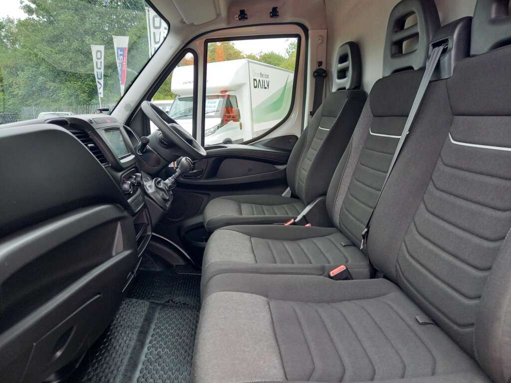 IVECO DAILY 35S14 140HP 4100WB BUSINESS PANEL VAN