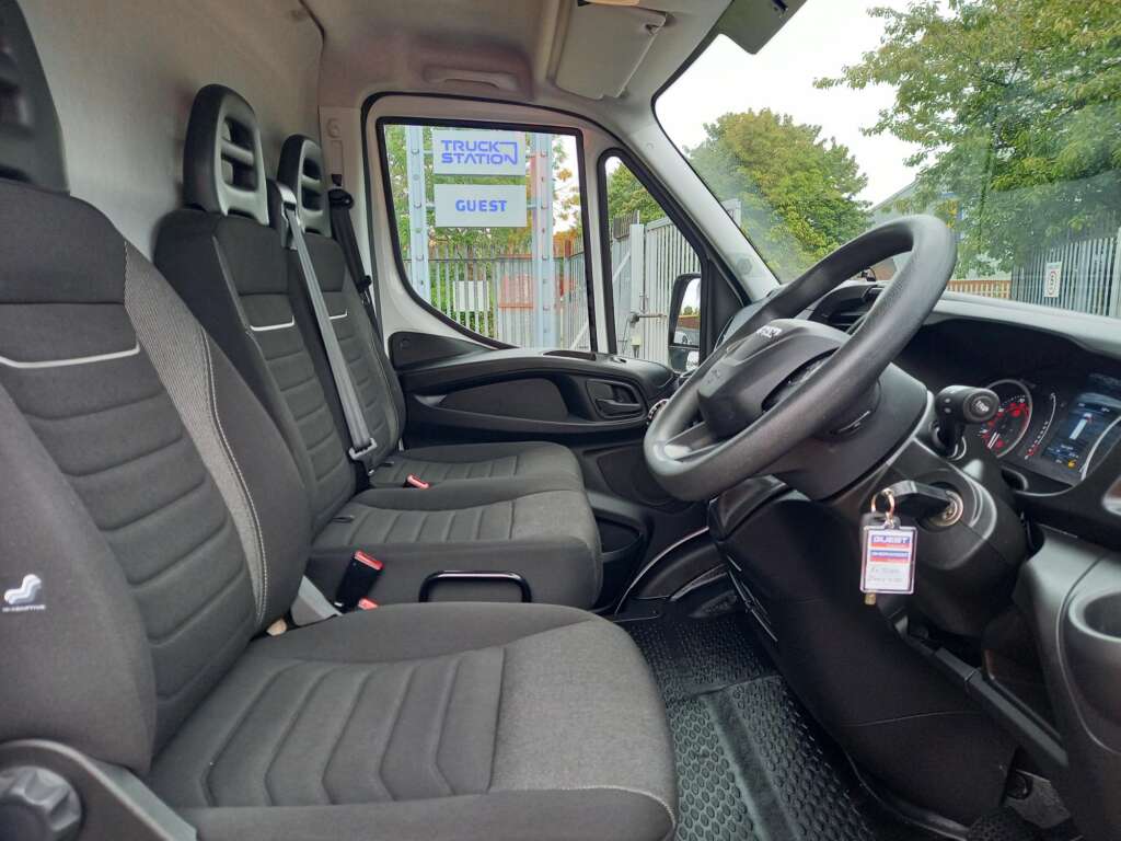 IVECO DAILY 35S14 140HP 4100WB BUSINESS PANEL VAN