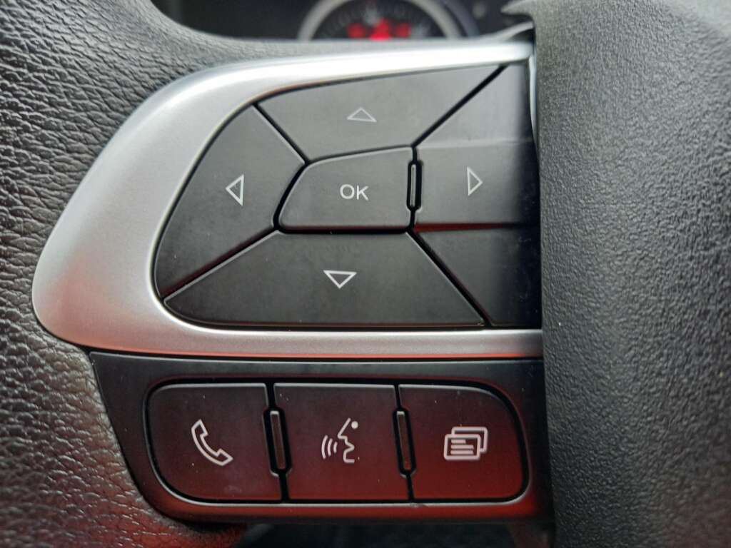 IVECO DAILY 35S14 140HP 4100WB BUSINESS PANEL VAN