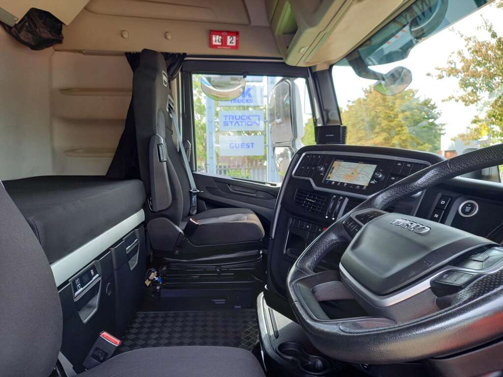 IVECO S-WAY AS440S53 TX/FP 6X2 530HP FULL AIR SUSPENSION