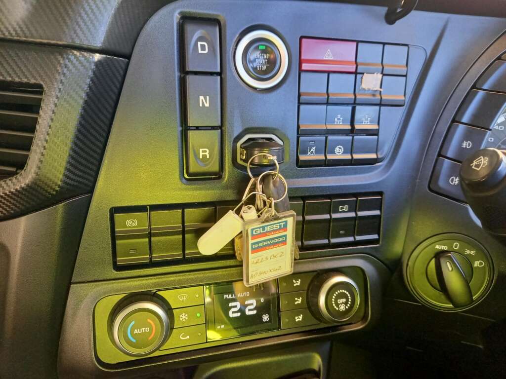 Iveco X-WAY AD360X42Z 8X4 TIPPER