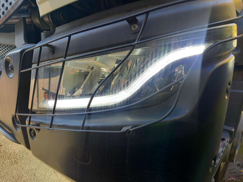 Iveco X-WAY AD360X42Z 8X4 TIPPER