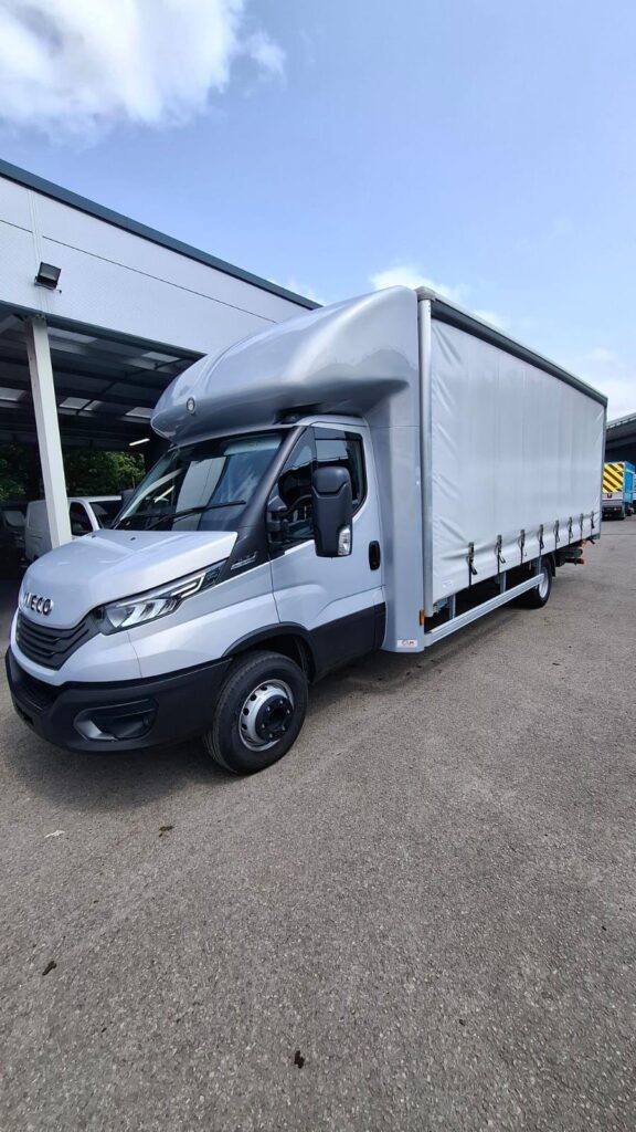 Iveco Daily 72C18H Curtain-Sider & Tail-Lift